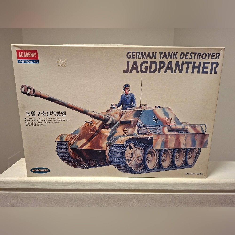 German Tank Destroyer Jagdpanther Model Kit